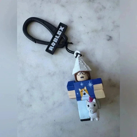 Roblox Backpack Clips Series 1 ADOPT ME! HOLLY Toy +SURPRISED CAT FACE MASK Code - Picture 1 of 7